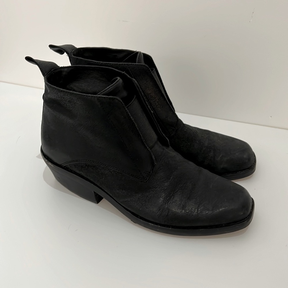 Eileen Fisher Black Booties 7.5M
